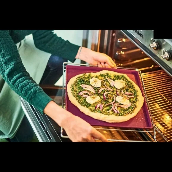 Tupperware SILICONE BAKING SHEET WITH RIM - Picture 1 of 2